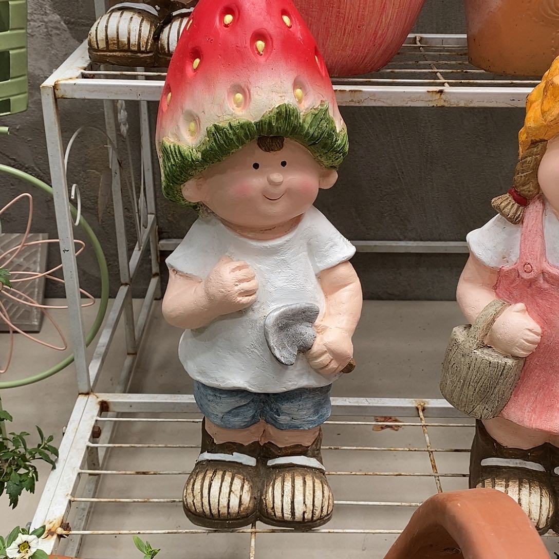 有机玻璃草莓男孩