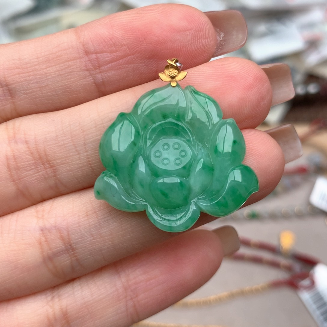18K金镶嵌挂件翡翠