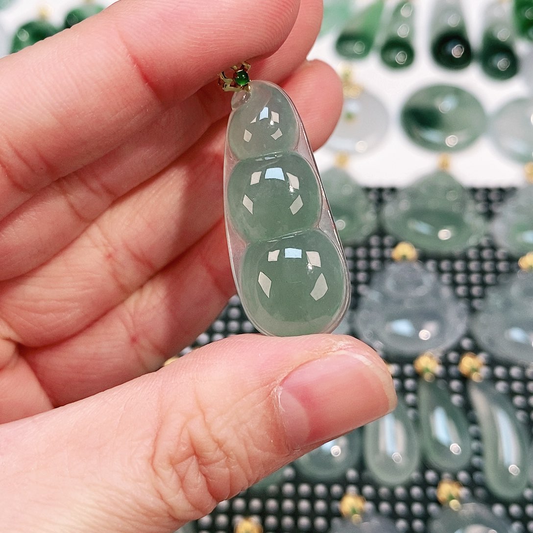 翡翠颈饰18K金镶嵌吊坠