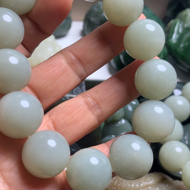 缘***缘和田玉未镶嵌颈饰