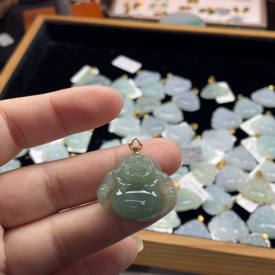 翡翠18K金镶嵌颈饰