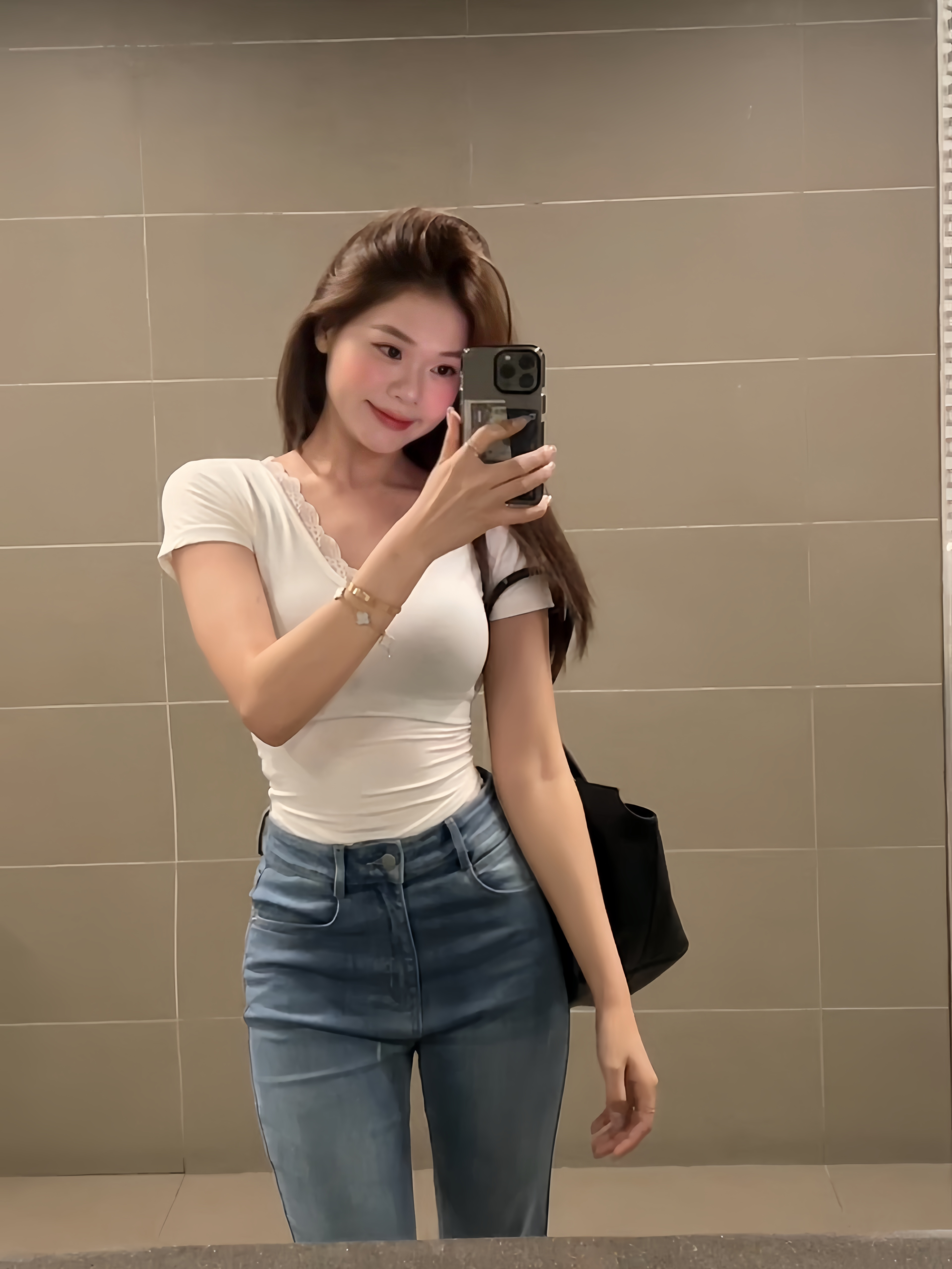 陈椿儿 V领蕾丝短袖拼接T恤百搭白色辣妹