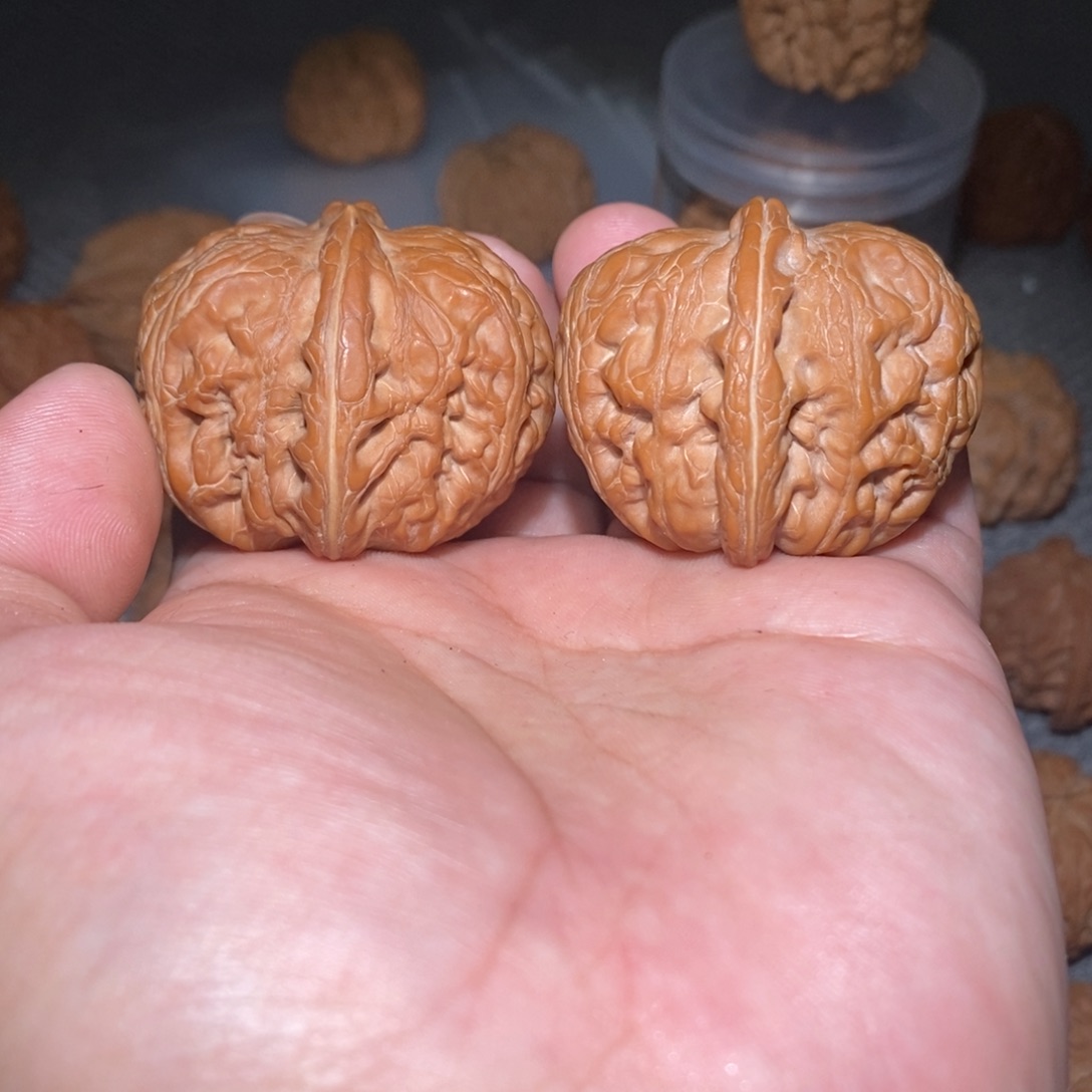 桃核吊坠45元宝。 