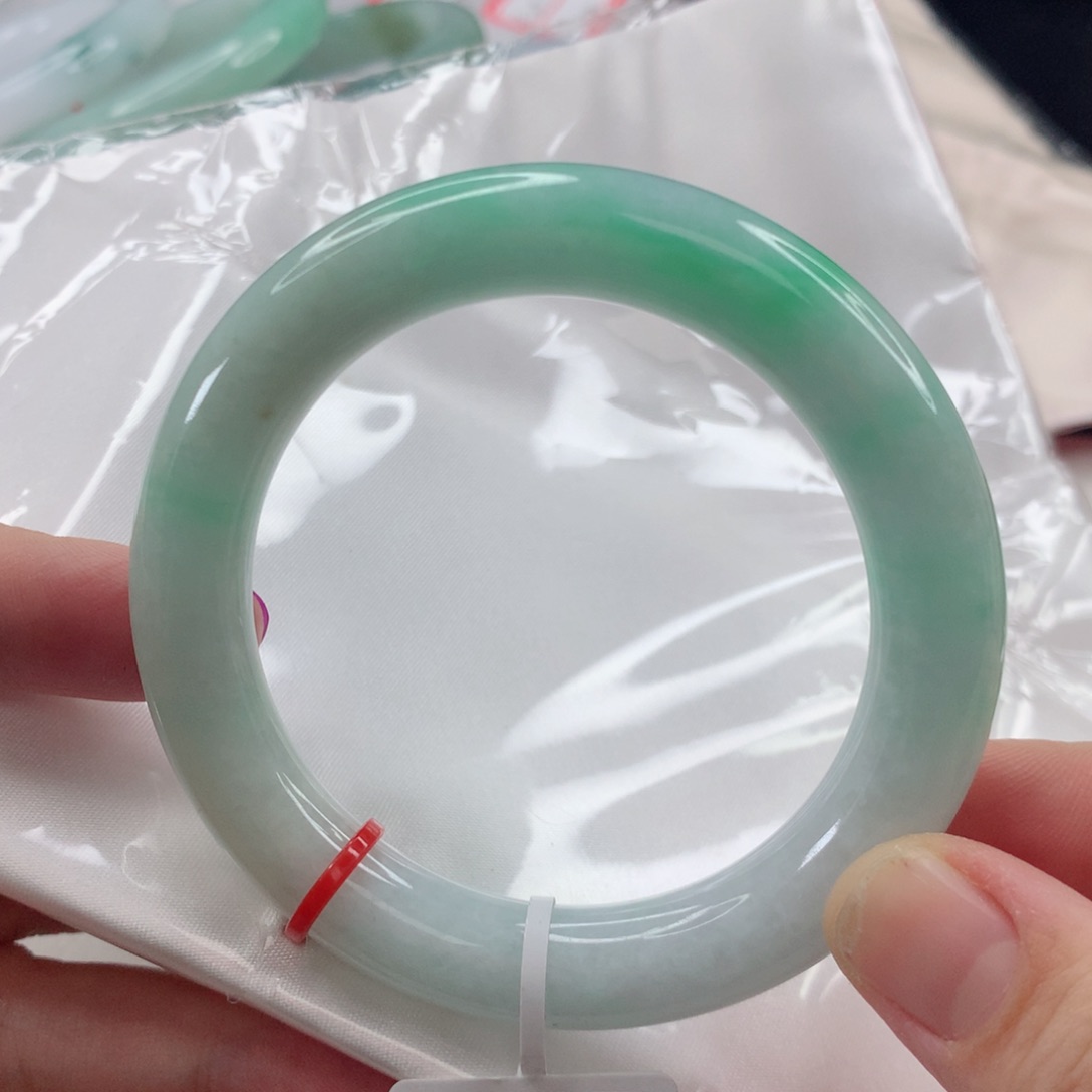 翡翠未镶嵌手镯圈口53