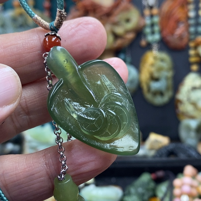 【闪购商品】蛇纹石玉未镶嵌吊坠