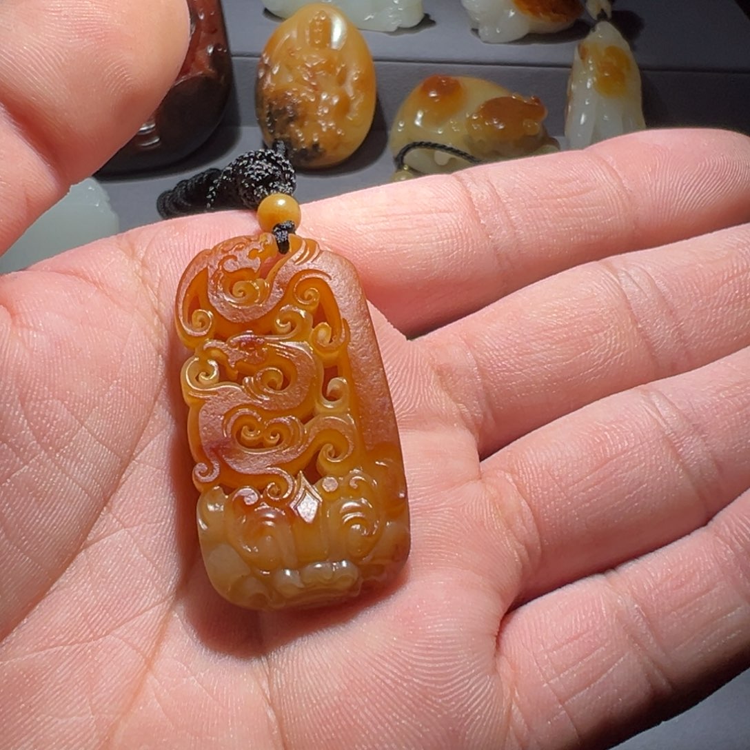 和田玉挂件未镶嵌在**蓝