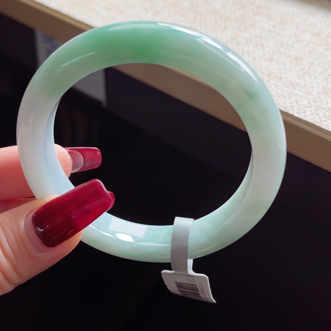 翡翠手镯未镶嵌手镯