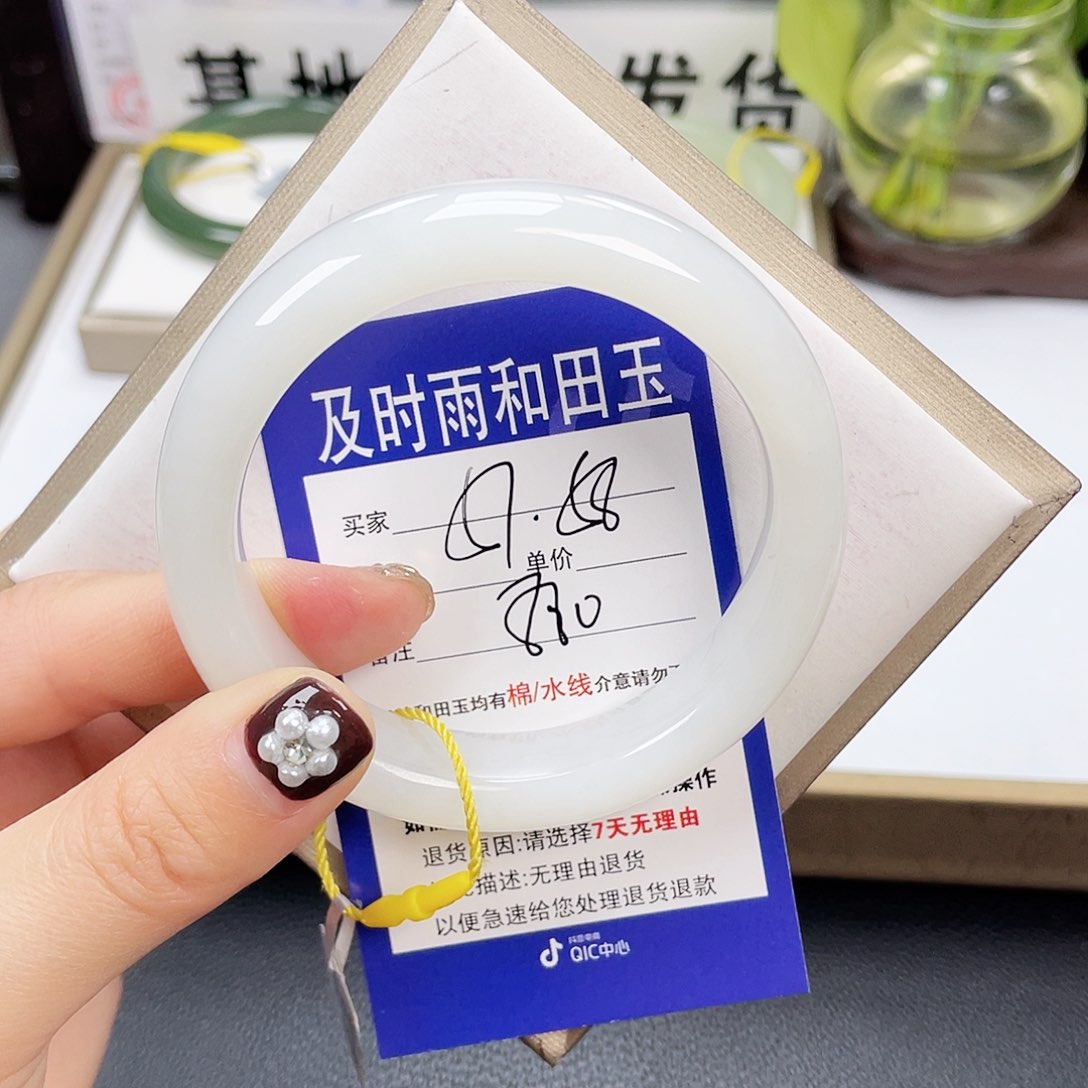 和田玉手镯未镶嵌