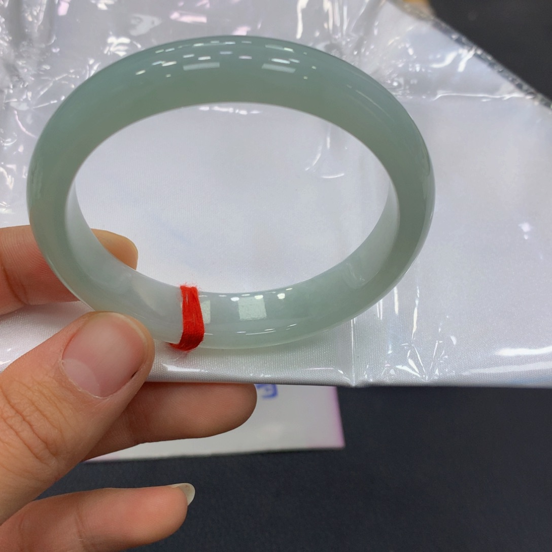 翡翠手镯未镶嵌翡翠