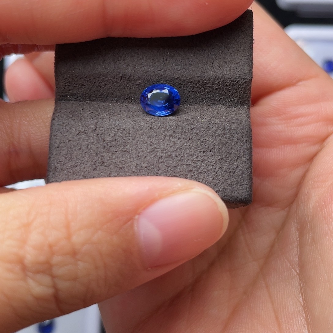 蓝宝石裸石1.1克拉