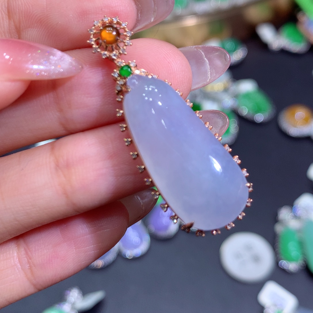 翡翠吊坠(赠链)18K金镶嵌