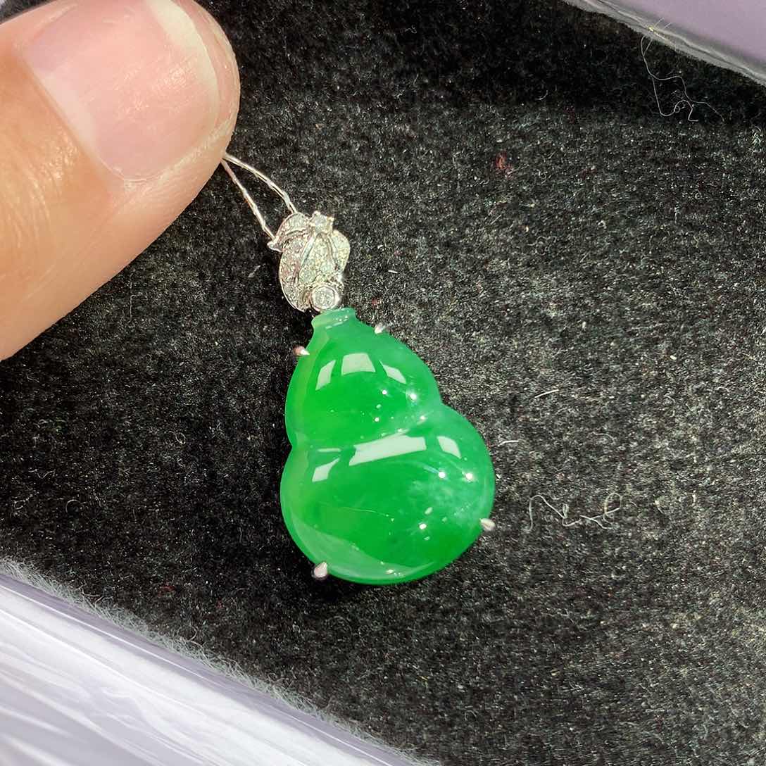 翡翠吊坠(赠链)18K金镶嵌