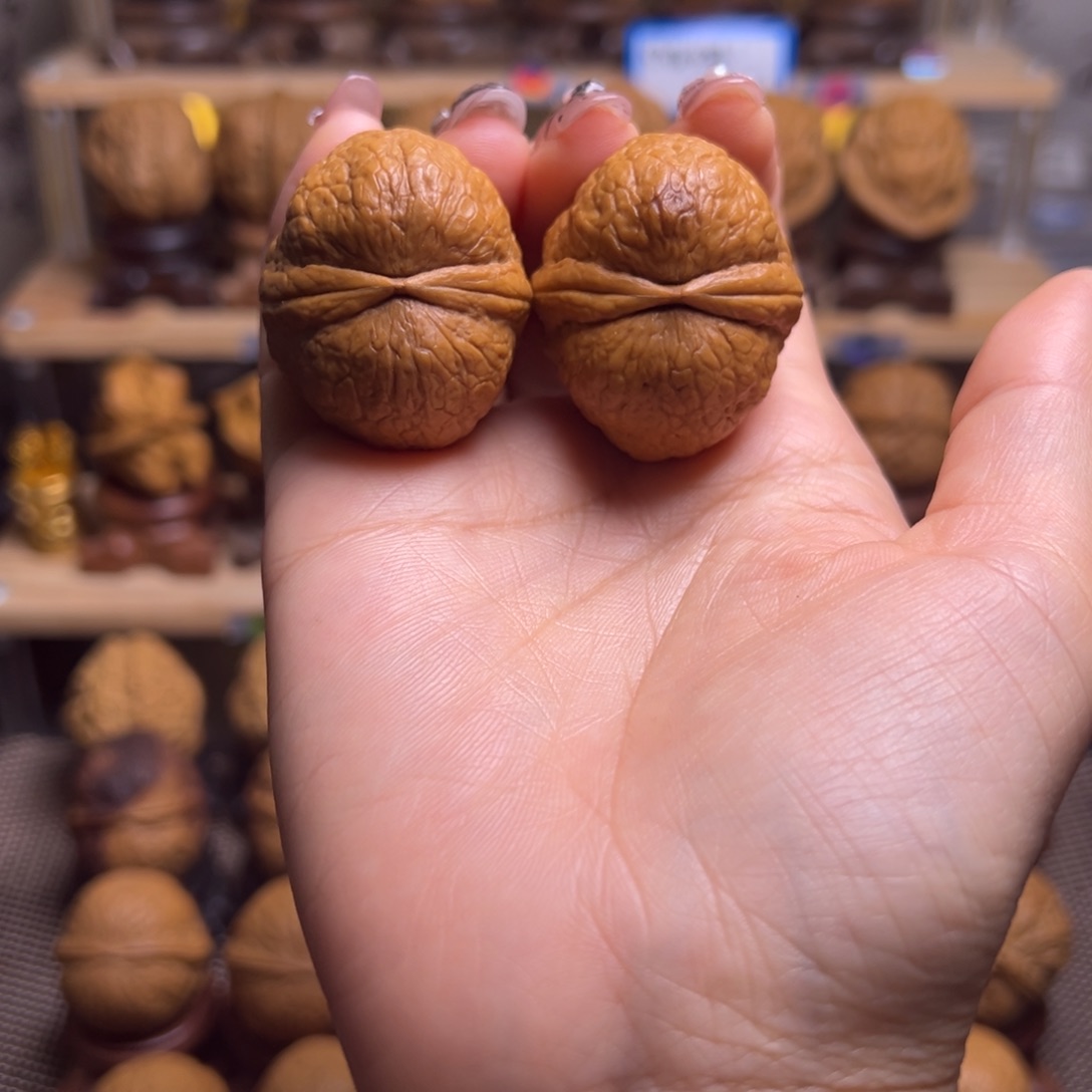 桃核把件血玉元宝H24、37……