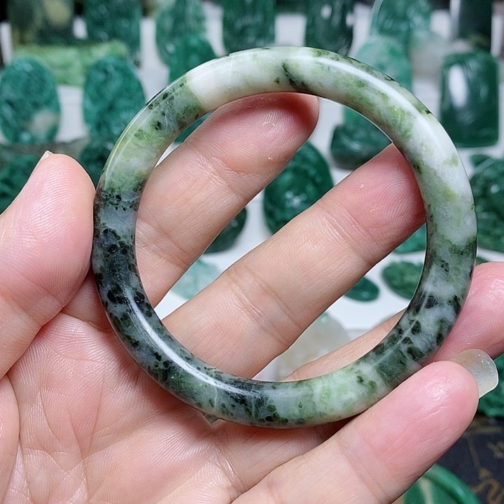 未镶嵌独山玉颈饰