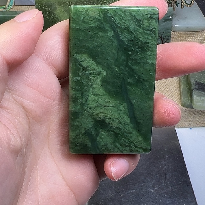 和田玉（碧玉）未镶嵌珠宝半成品微瑕