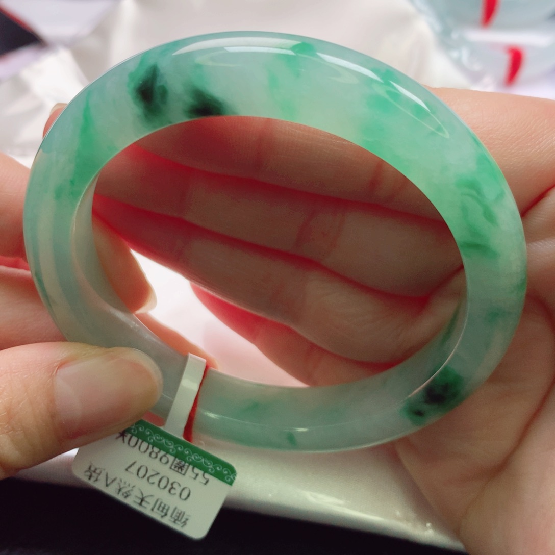 翡翠手镯未镶嵌5556圈