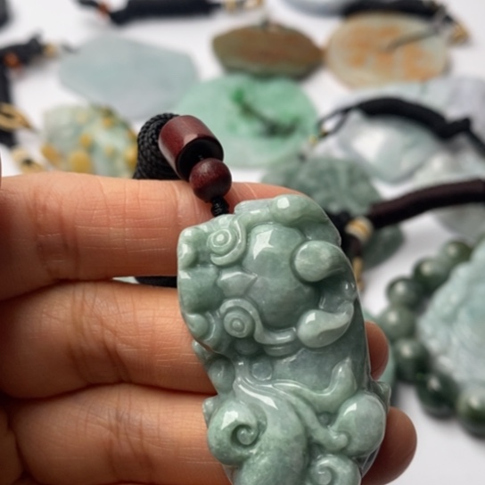 翡翠未镶嵌颈饰翡翠