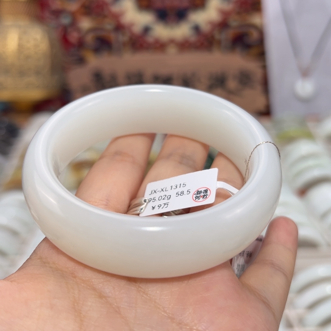 和田玉未镶嵌手镯