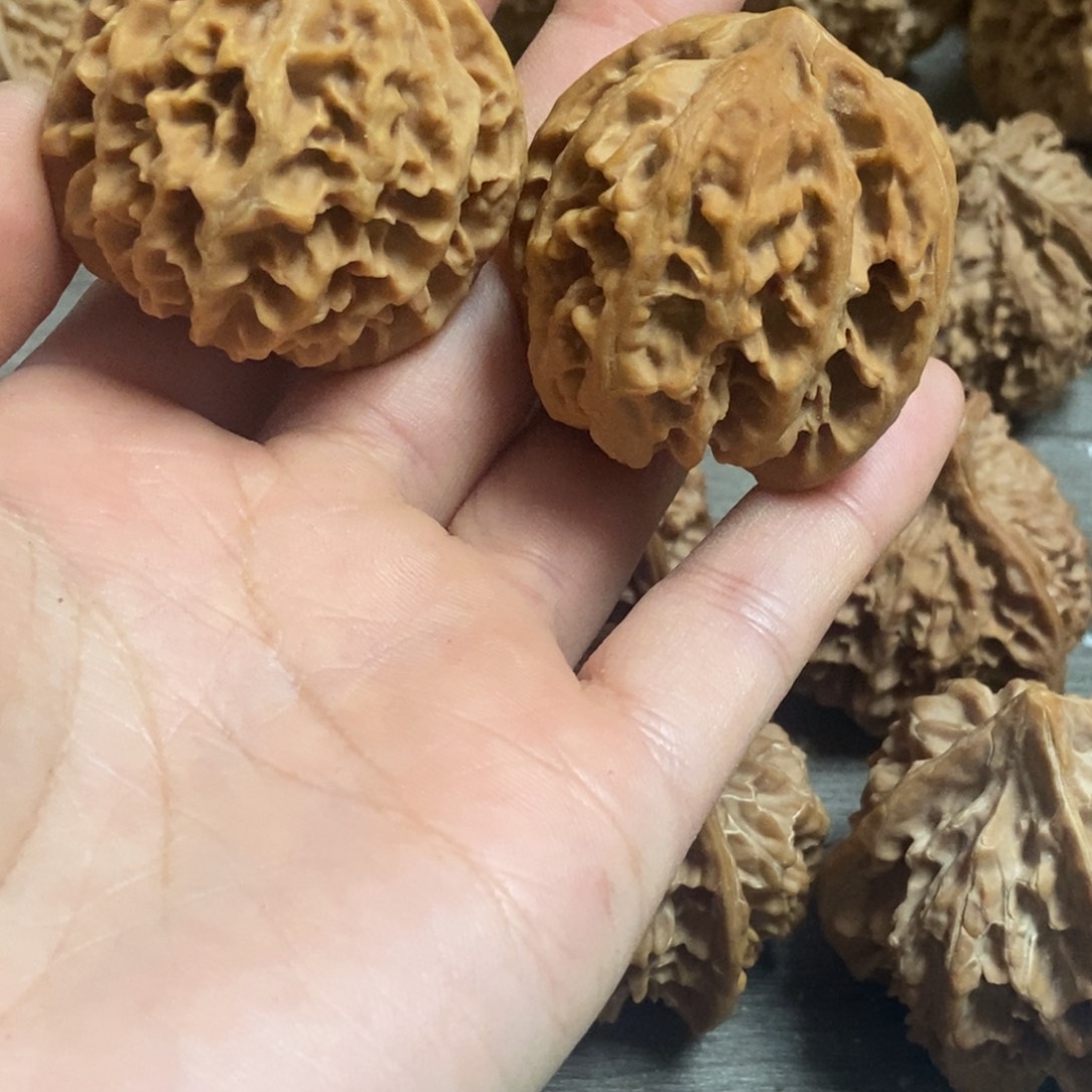 桃核吊坠余*秦岭平地狮子头40