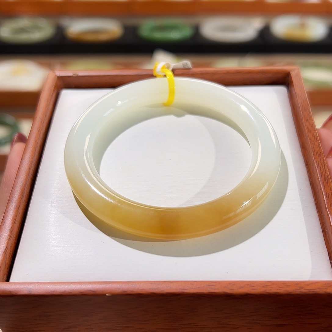和田玉手镯未镶嵌圆条糖白