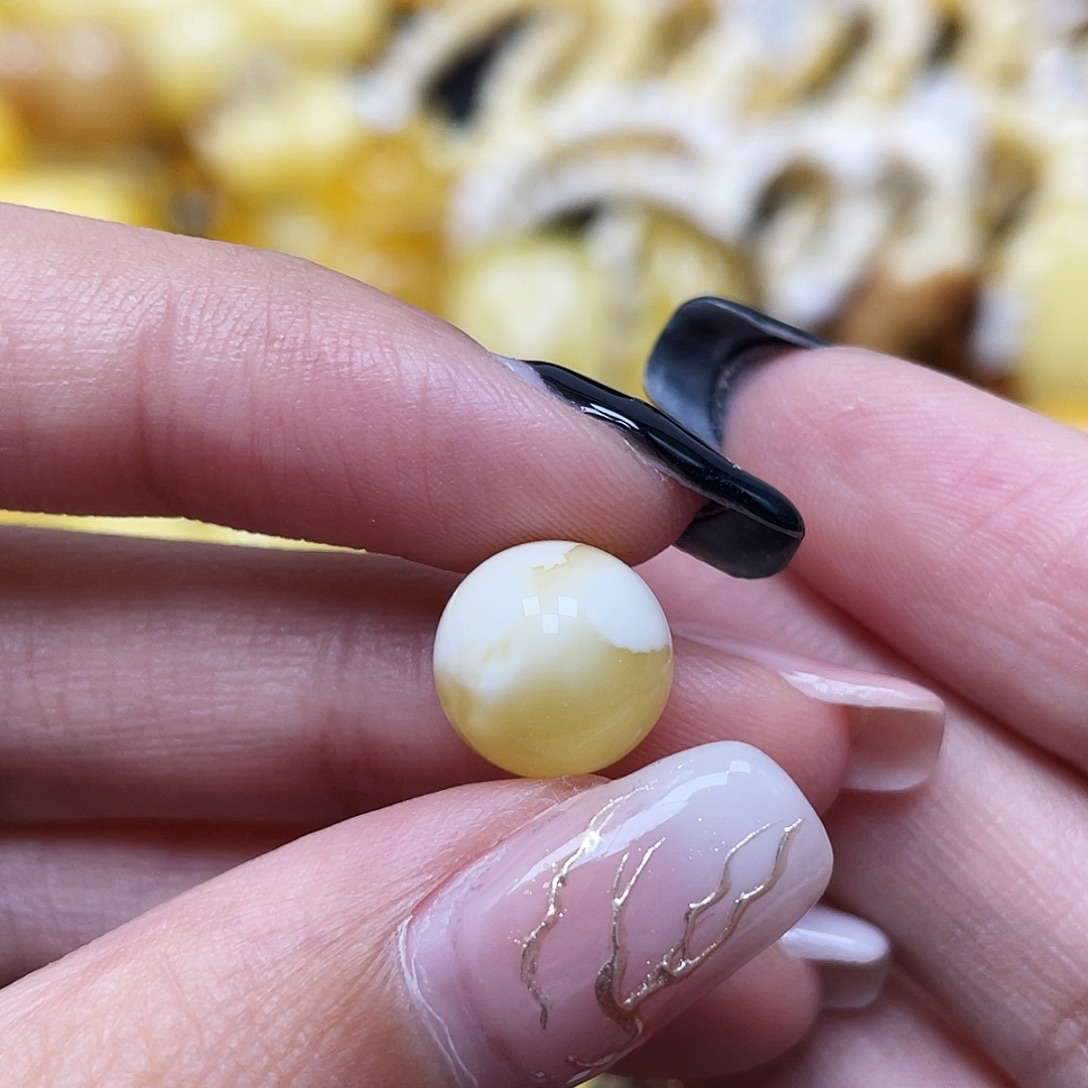 琥珀未镶嵌裸石10.5mm圆珠蜜蜡