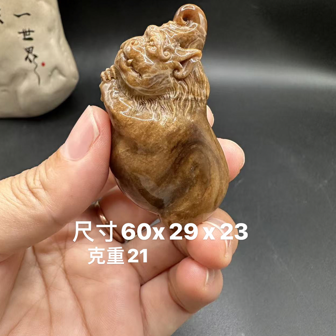 缅甸天然琥珀瓷血根蜡精工雕貔貅吊坠挂件