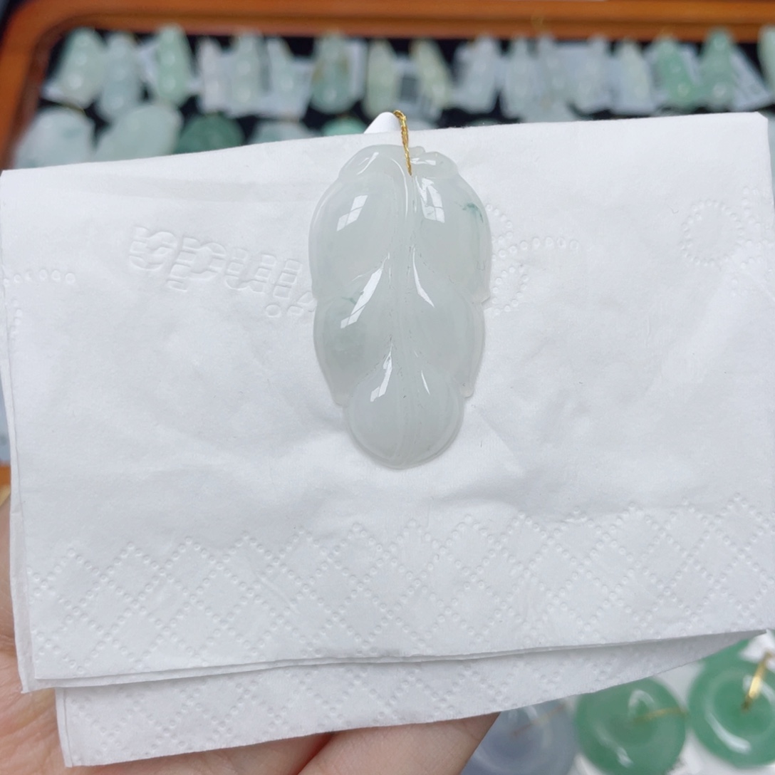 翡翠未镶嵌颈饰叶子