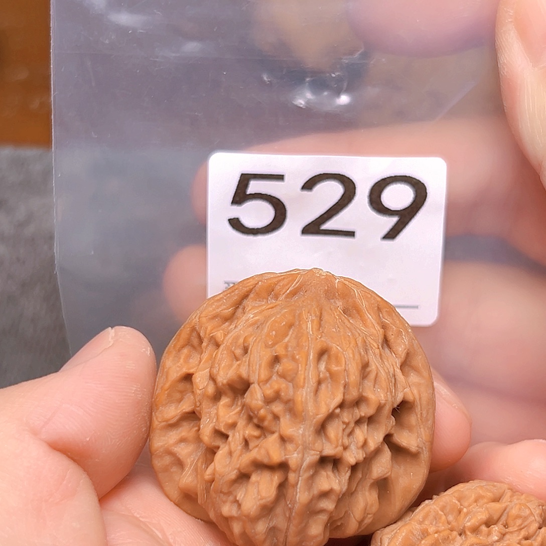 文玩核桃吊坠42四座楼。有瑕疵