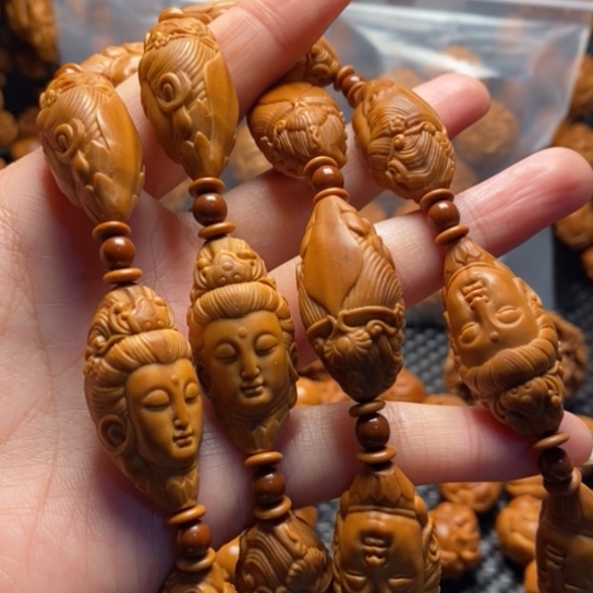 橄榄核吊坠柳叶观音