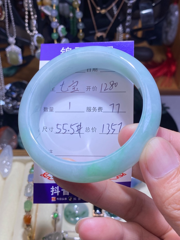 天然缅甸A货翡翠飘绿手镯1280