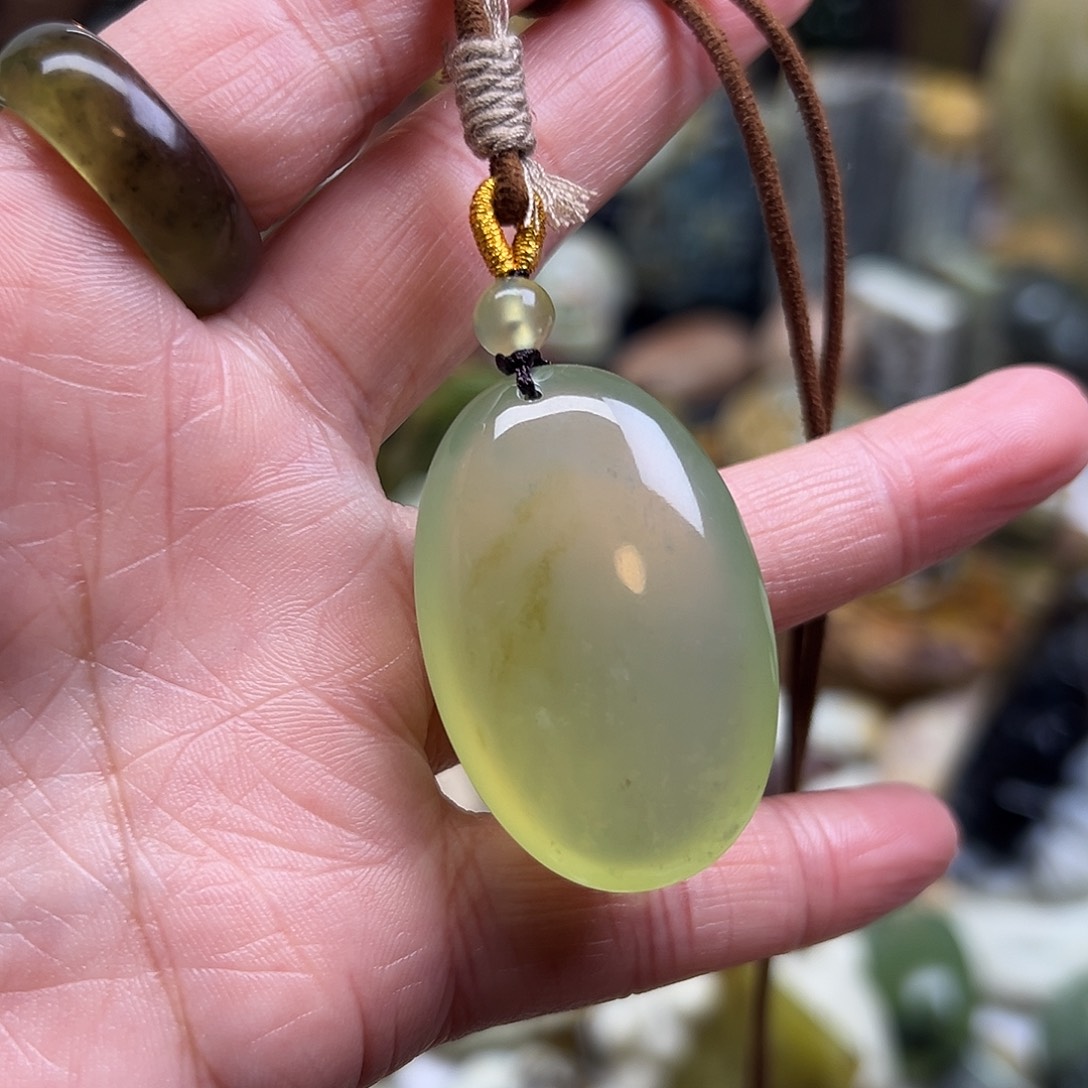 岫玉未镶嵌颈饰岫玉水蛋