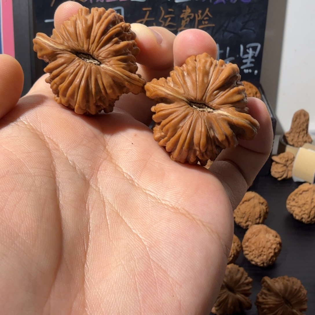 匹***）文玩核桃把件四座楼