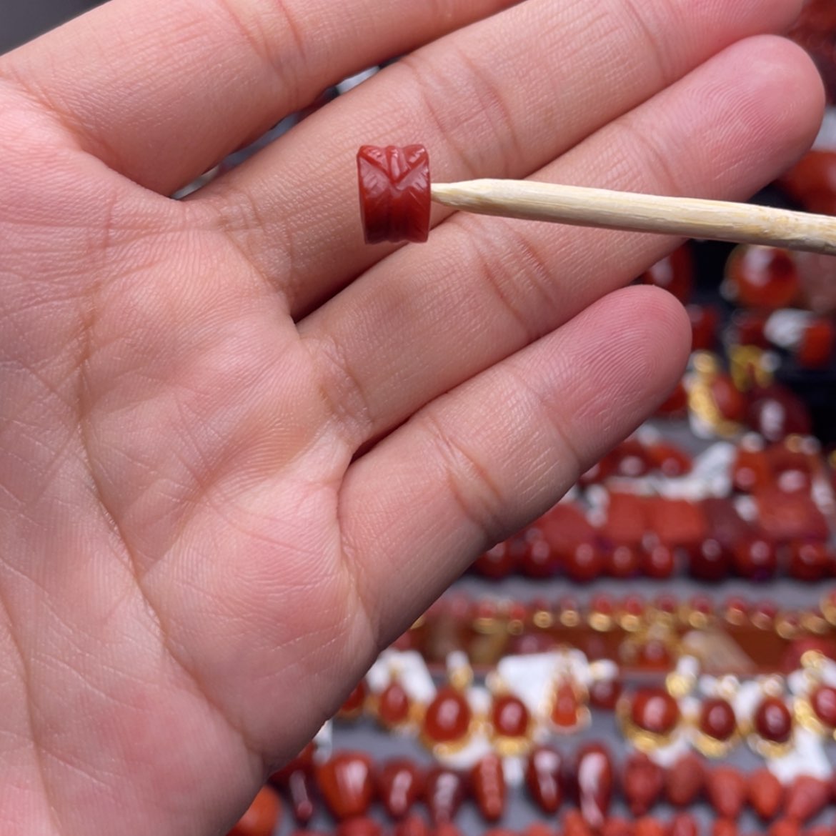 【闪购商品】未镶嵌羽毛扣南红玛瑙