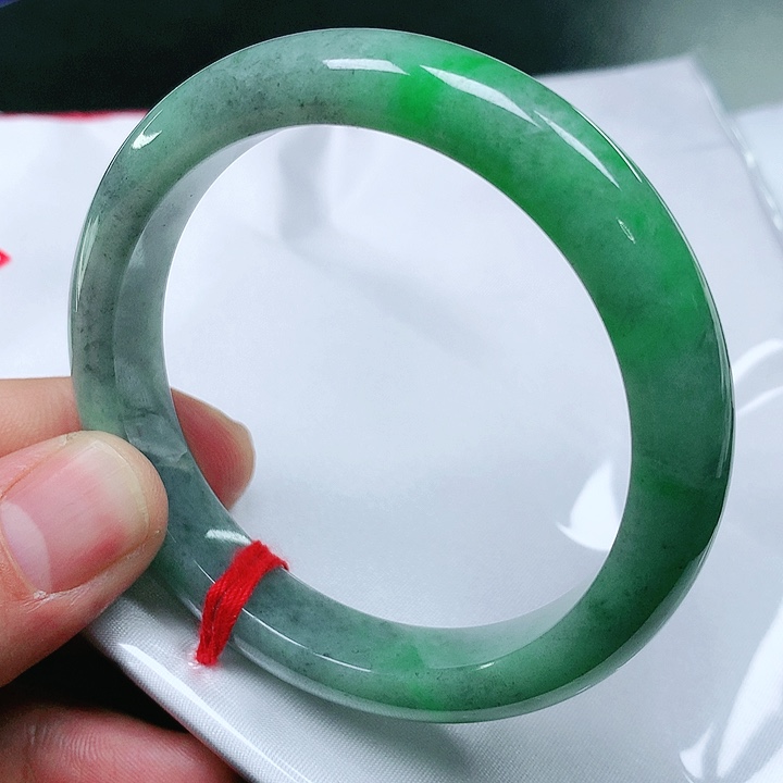 翡翠手镯未镶嵌翡翠手镯未镶嵌