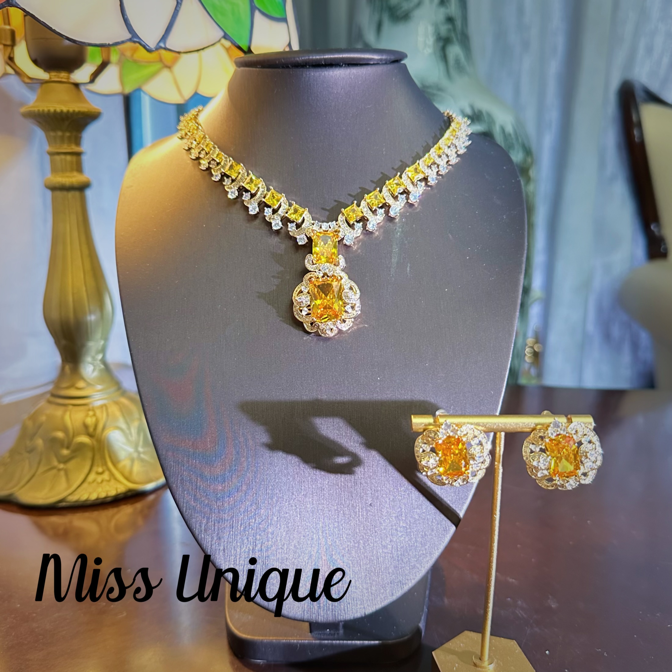  S6016宫廷风红色方糖月牙项链套装