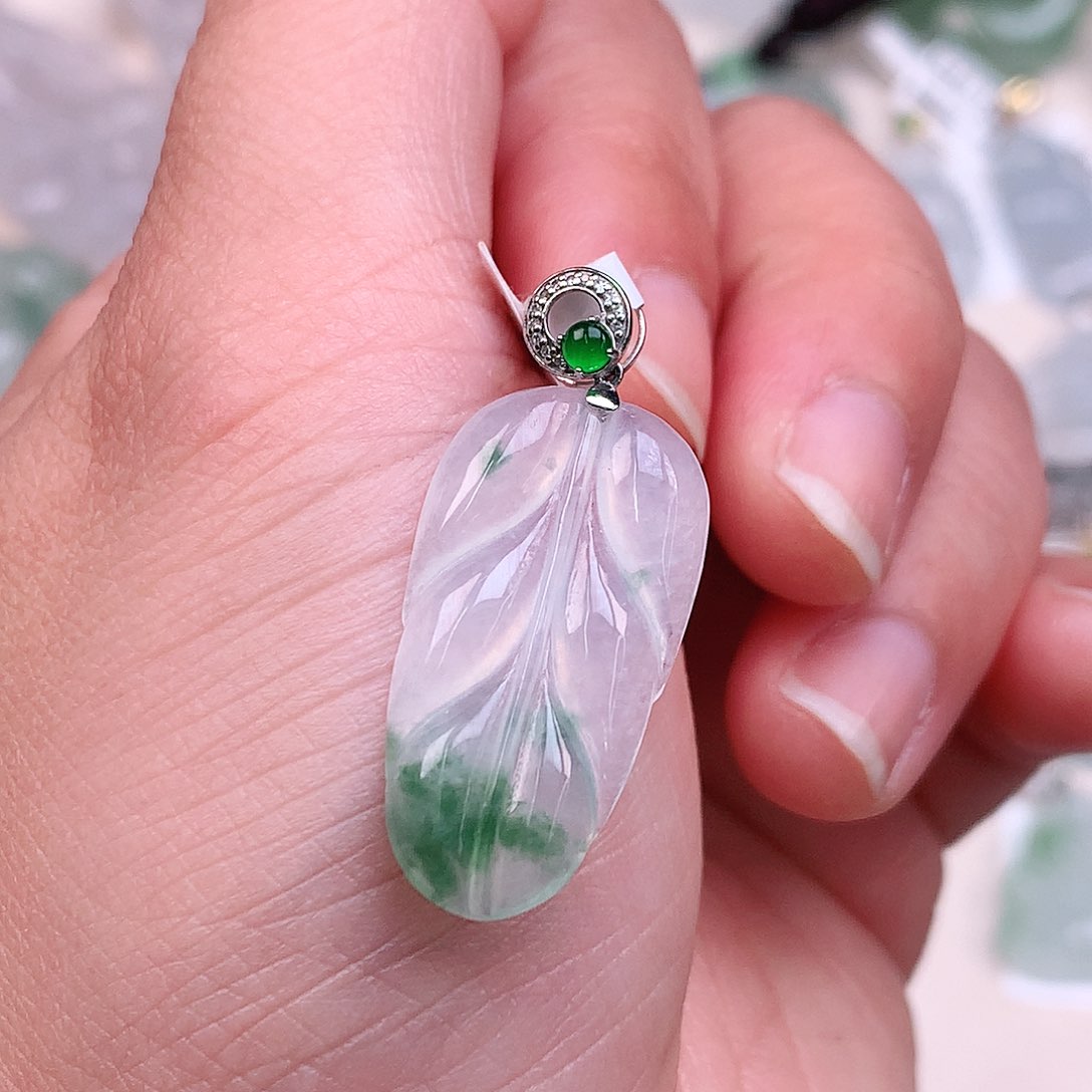 翡翠颈饰18K金镶嵌冰胶飘绿叶子