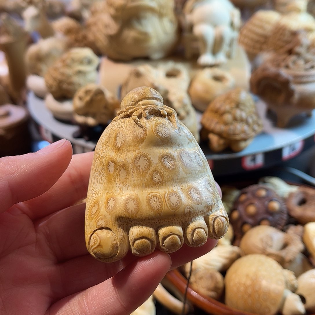 竹根雕一把抓知足常乐