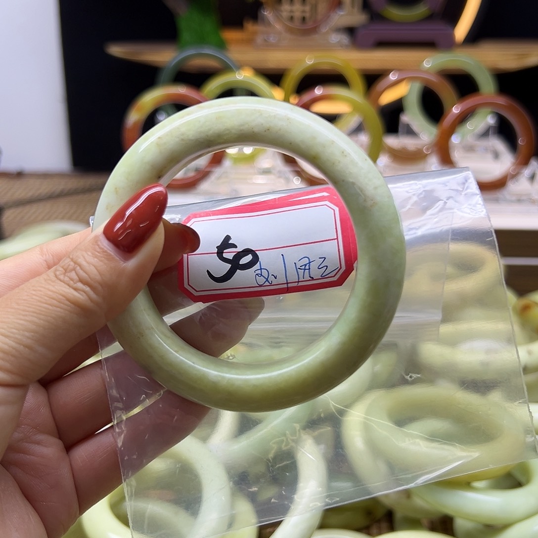 a***兰岫玉未镶嵌手镯岫