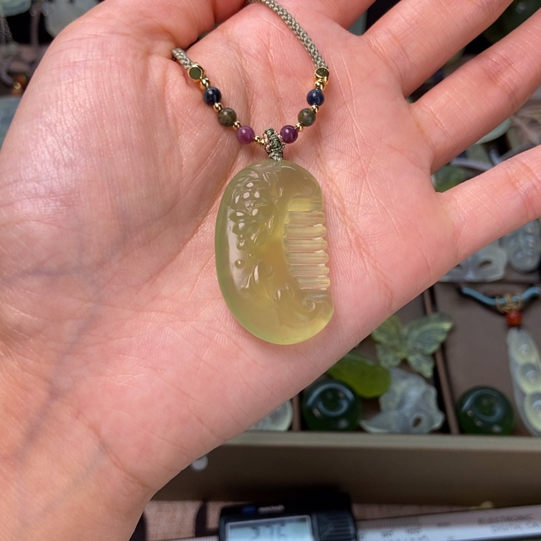 蛇纹石玉项链未镶嵌