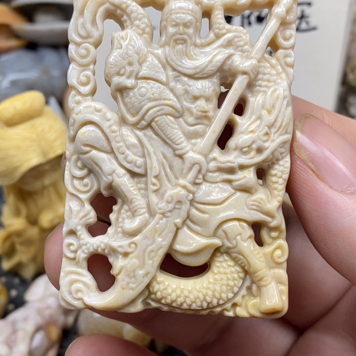 硅化珊瑚（珊瑚玉）未镶嵌颈饰