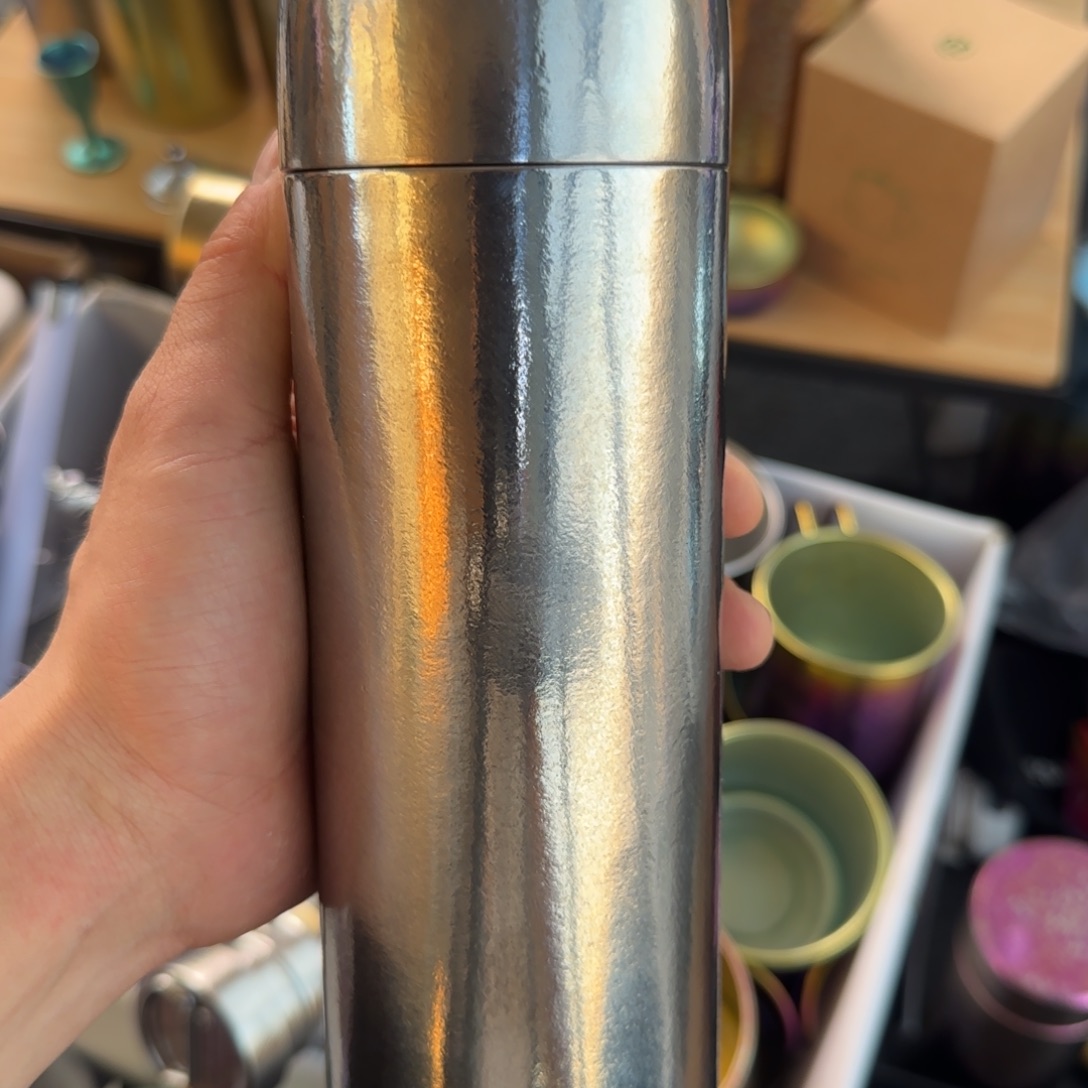 金属钛色亮面保温杯微微暇