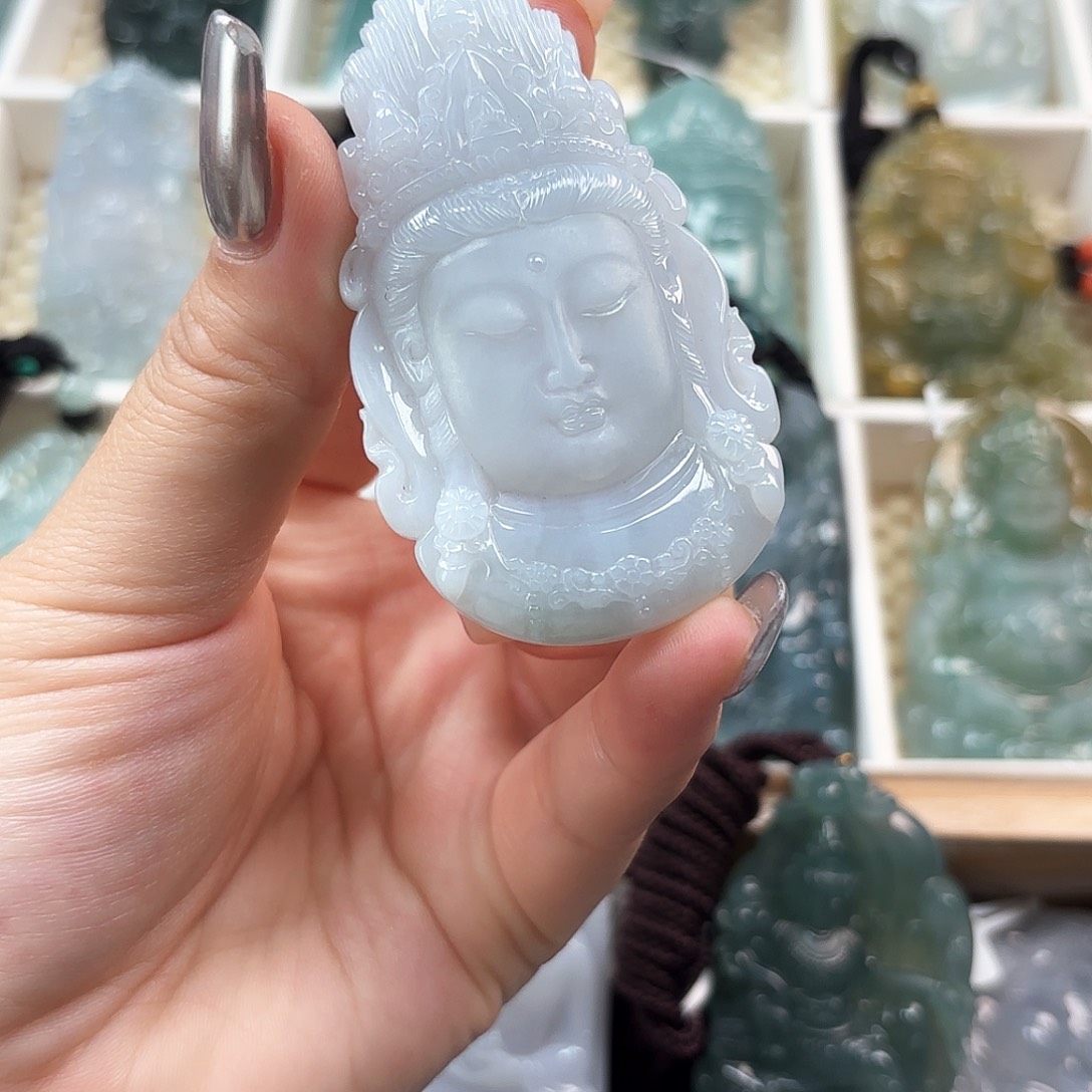 翡翠颈饰未镶嵌观音