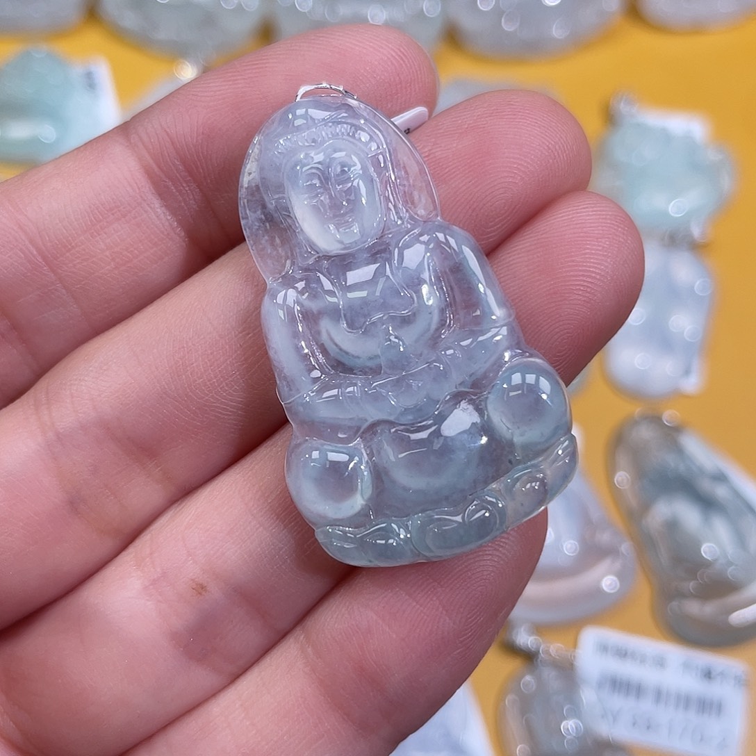 翡翠未镶嵌颈饰观音