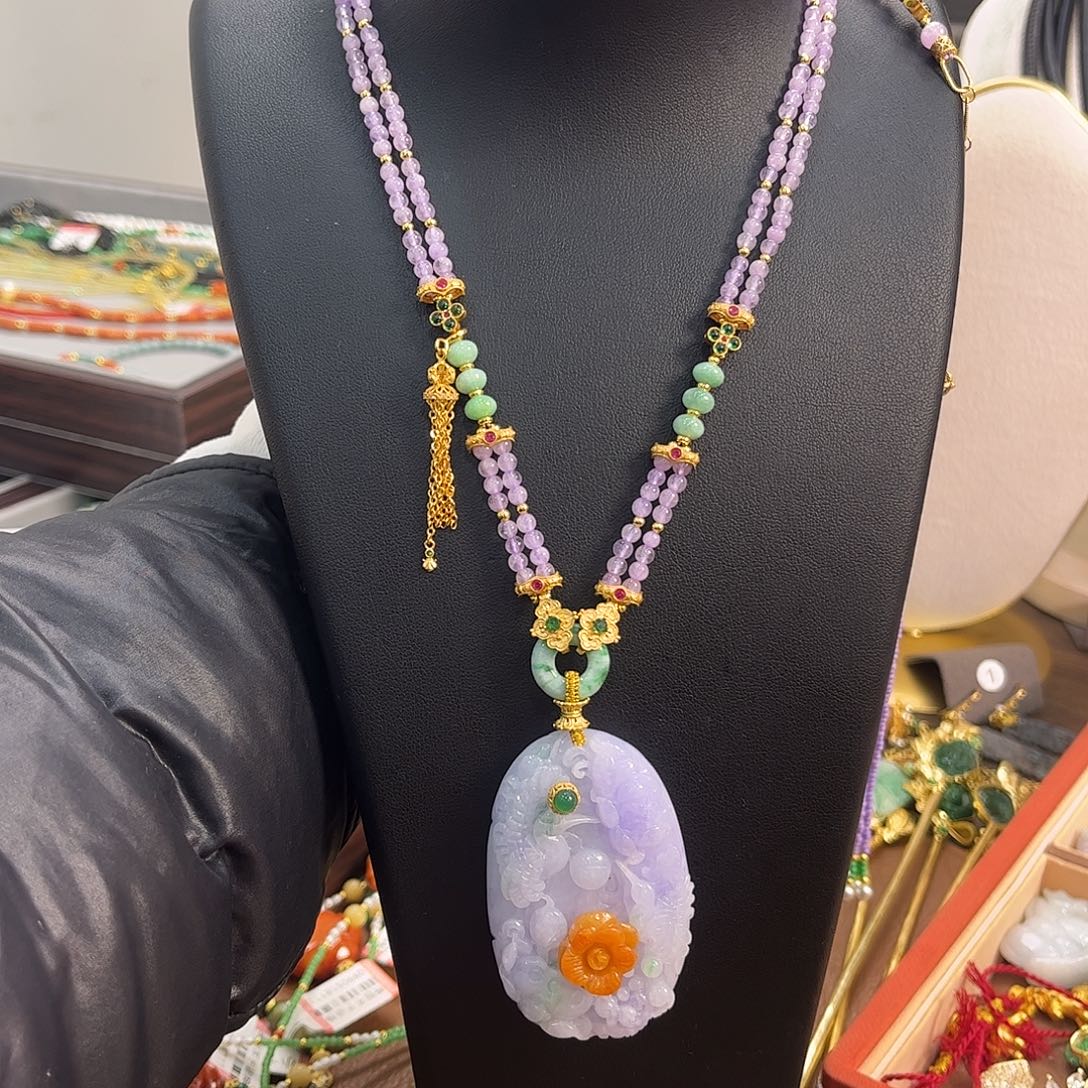 翡翠未镶嵌颈饰炸