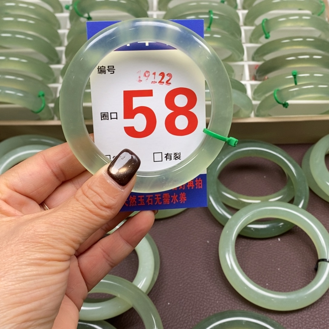 我***冷蛇纹石玉未镶嵌手镯