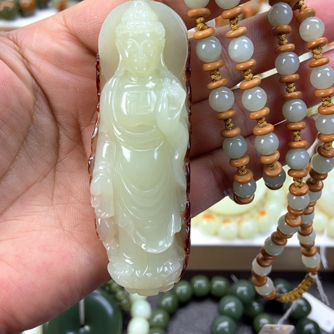 透闪石质玉挂件未镶嵌