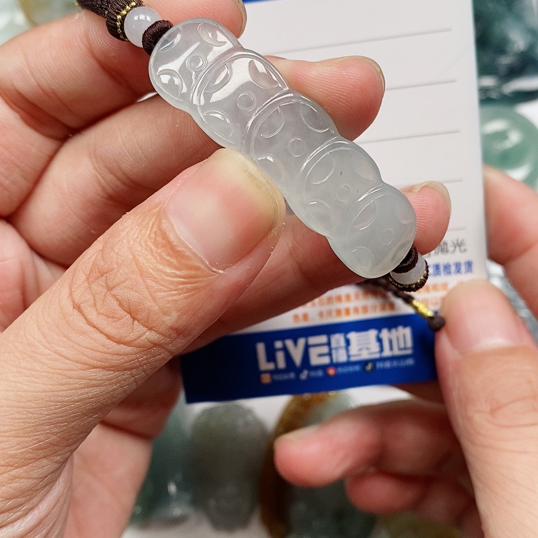 颈饰未镶嵌翡翠五帝钱手牌