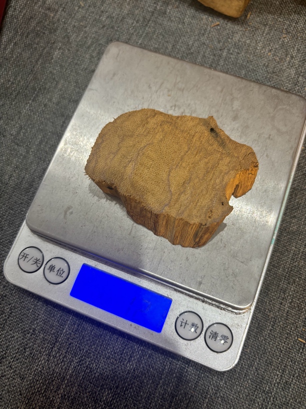 沉香【留祥香】定制款开料制珠 