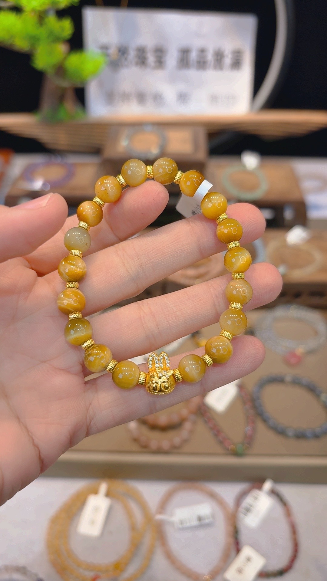 单圈虎眼搭拉布布款手串F257