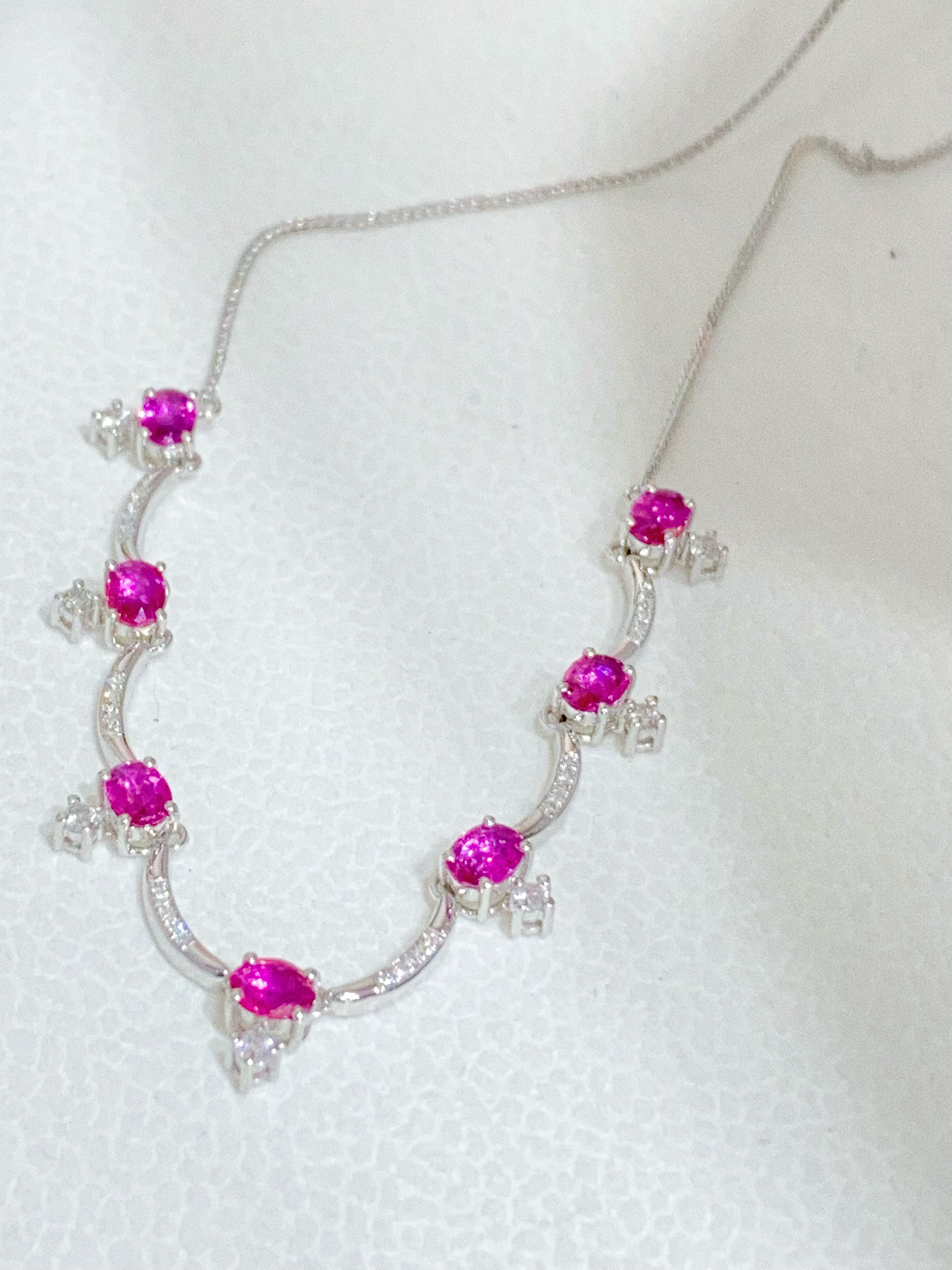 18K金镶嵌天然无烧红宝石项链七颗